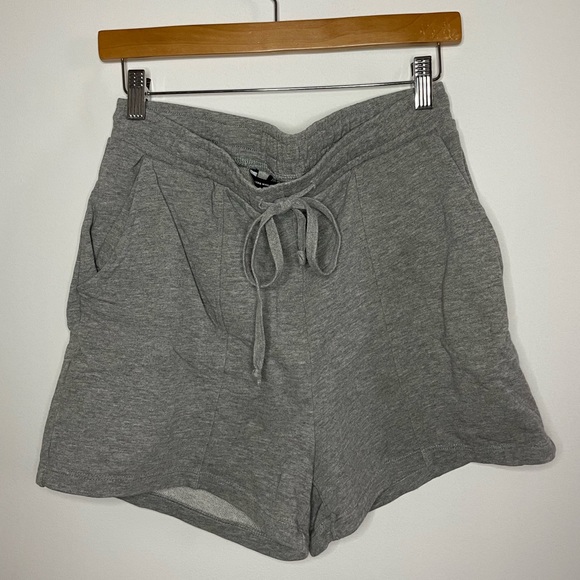 Vero Moda gray sweat shorts size M - Picture 1 of 2